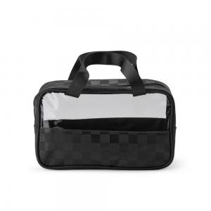 Nécessaire PVC Impermeável 18812 PVC e couro sintético impermeável em xadrez altura 16,7 x24 cm x11,5cm    Possui visor transparente e duas alças laterais de mão em nylon.